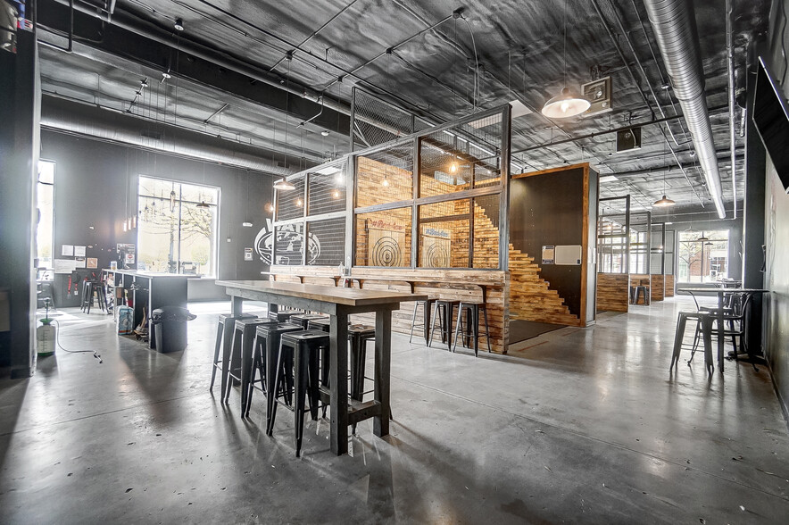350 E 6th St, Charlotte, NC à louer - Photo de l’immeuble – Image 3 sur 9