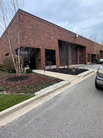 511-539 Telser Rd, Lake Zurich, IL à louer - Photo de l’immeuble – Image 2 sur 13
