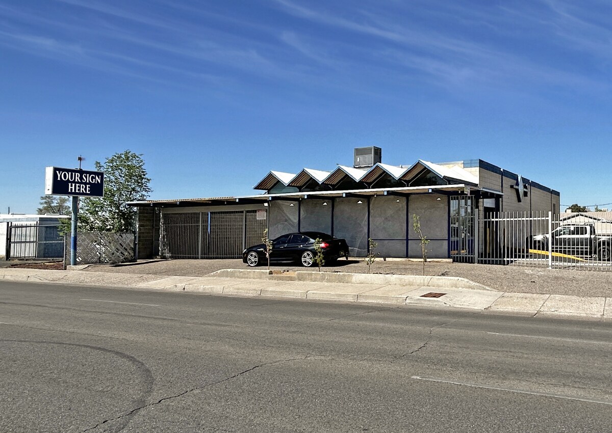 241 Wyoming Blvd SE, Albuquerque, NM à louer Photo de l’immeuble– Image 1 sur 12