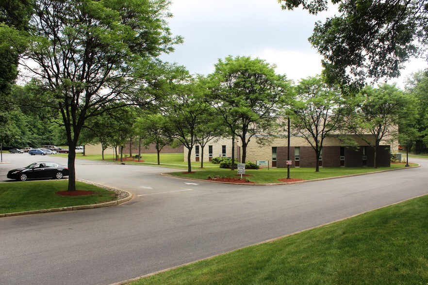 181 E Halsey Rd, Parsippany, NJ à louer - Photo de l’immeuble – Image 3 sur 16