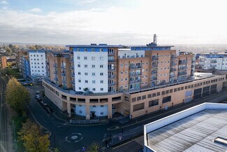 Plus de détails pour 11-19 Whitestone Way, Croydon - Logement à vendre