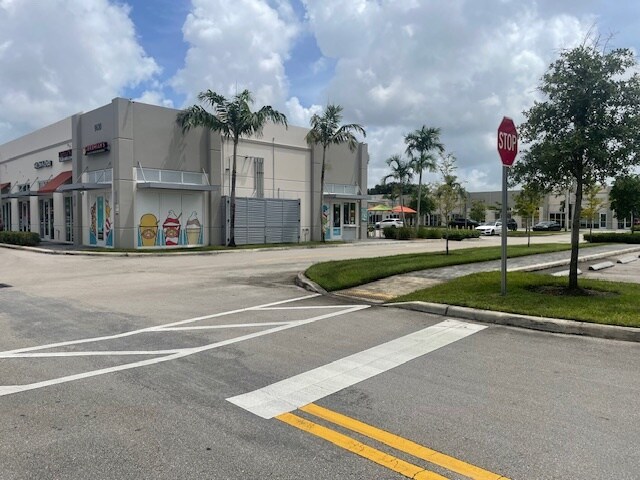 9610 Stirling Rd, Hollywood, FL à vendre - Photo de l’immeuble – Image 3 sur 8