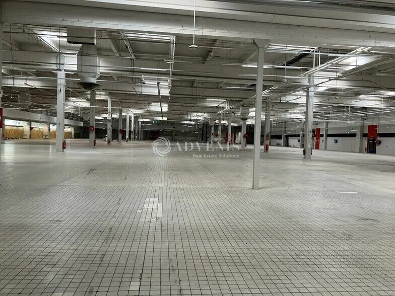 Local commercial dans Saint-Doulchard à louer - Photo intérieure – Image 2 sur 5