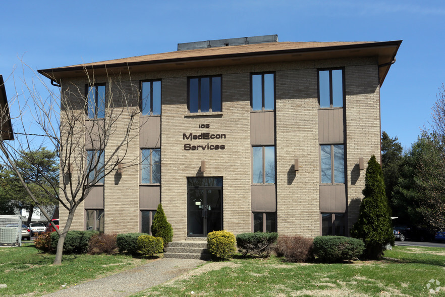 105 Daventry Ln, Louisville, KY à louer - Photo principale – Image 1 sur 3