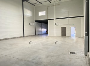 Local d’activités dans Saint-Priest à louer Photo intérieure– Image 1 sur 3