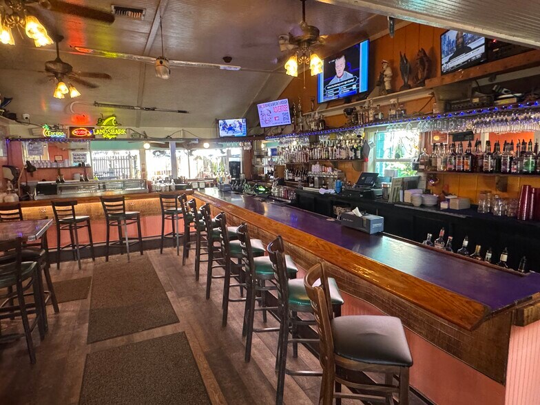 1023 Florida Ave, Palm Harbor, FL à vendre - Photo de l’immeuble – Image 3 sur 9