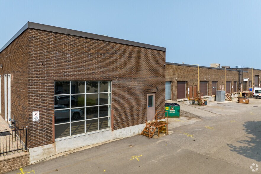 44 Fasken Dr, Toronto, ON à louer - Photo de l’immeuble – Image 3 sur 5