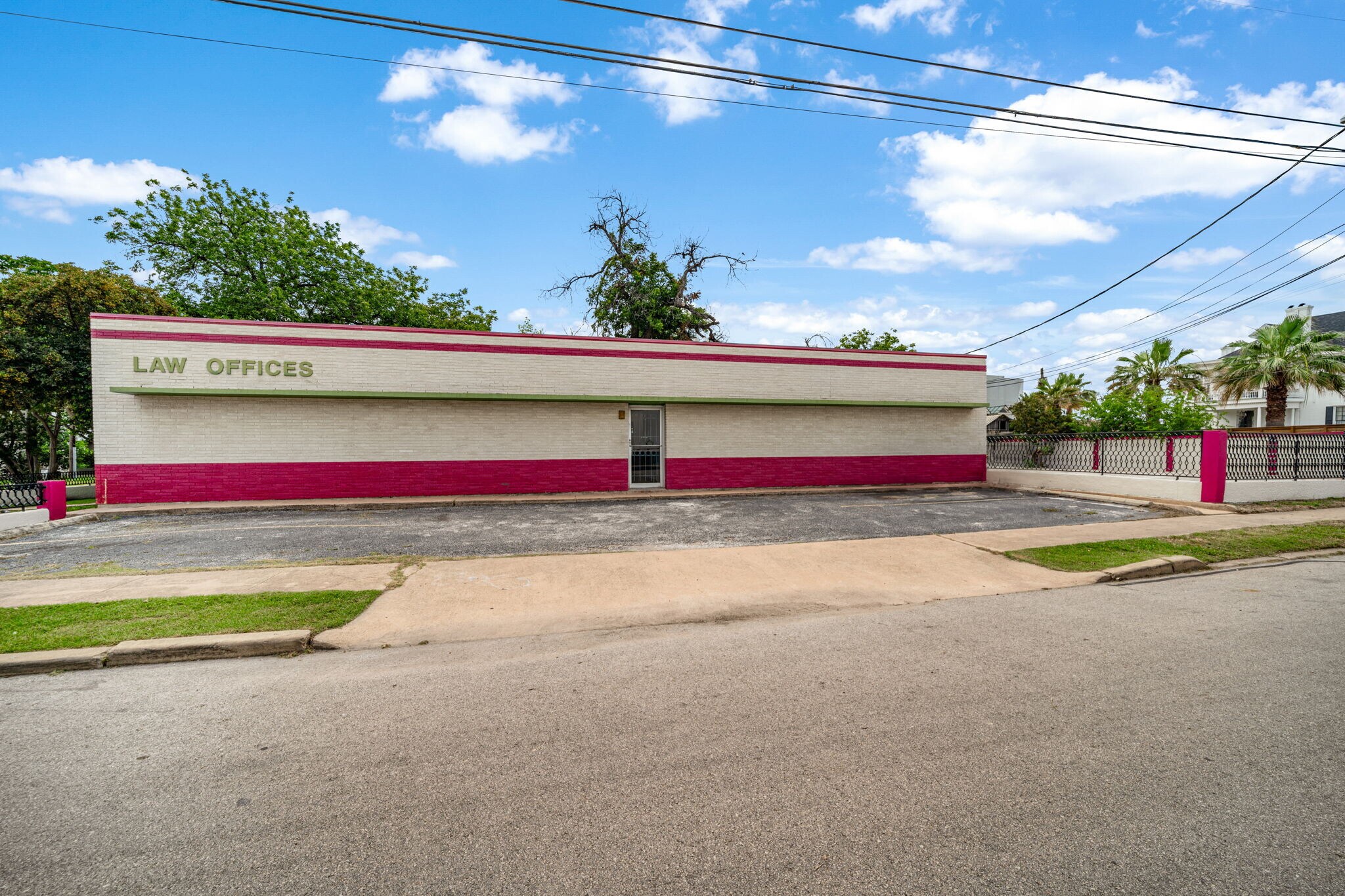 201 W Poplar St, San Antonio, TX à vendre Photo de l’immeuble– Image 1 sur 43