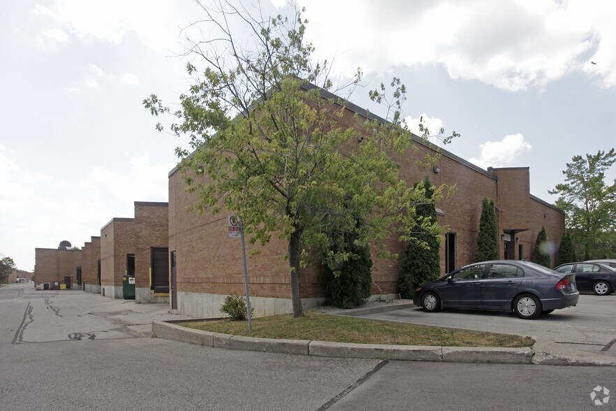 3131 Pepper Mill Ct, Mississauga, ON à louer - Photo de l’immeuble – Image 2 sur 2