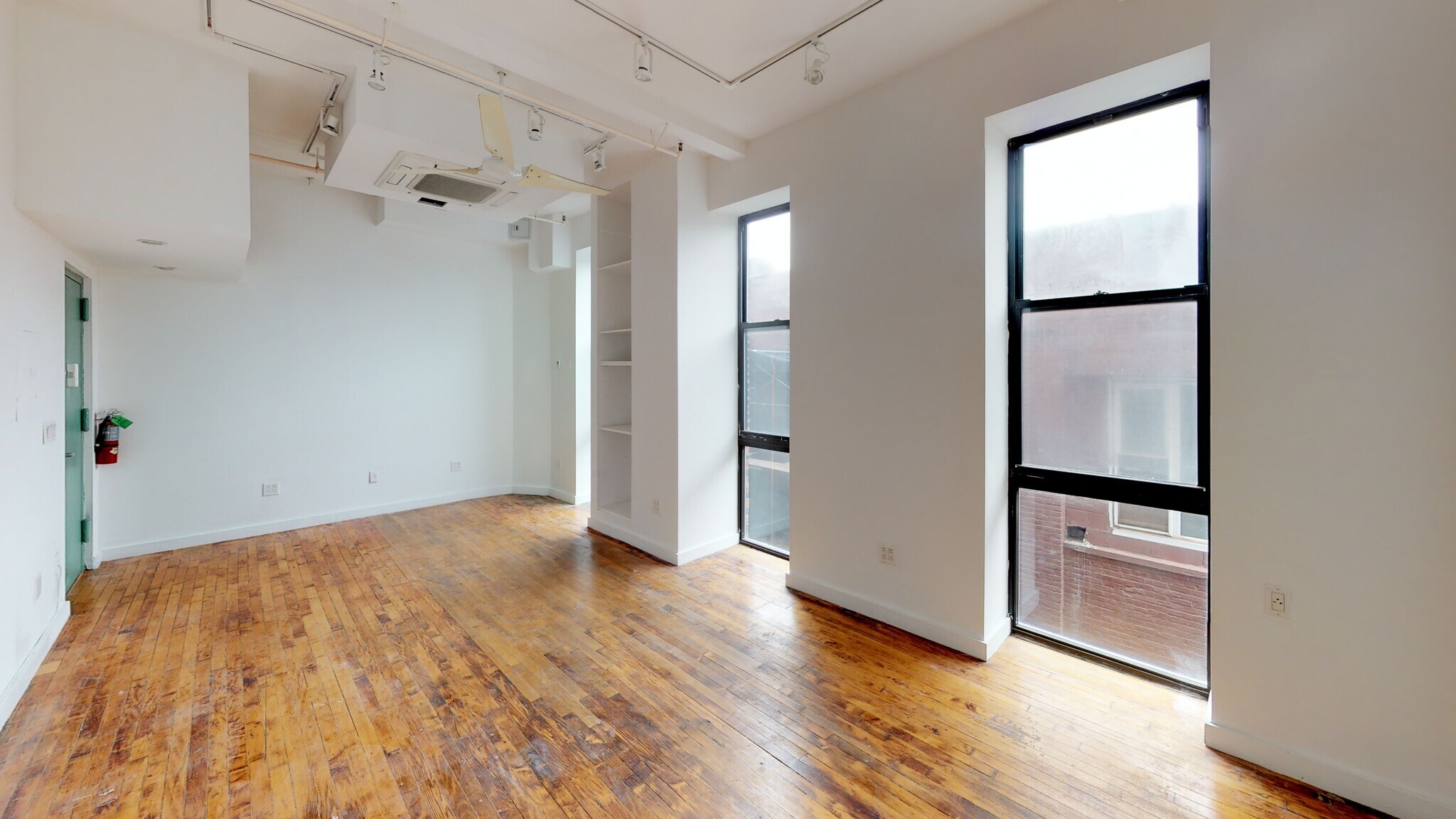649 Morgan Ave, Brooklyn, NY à louer Photo intérieure– Image 1 sur 4