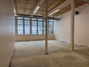 2 Shaker Rd, Shirley, MA à louer Photo intérieure– Image 1 sur 2