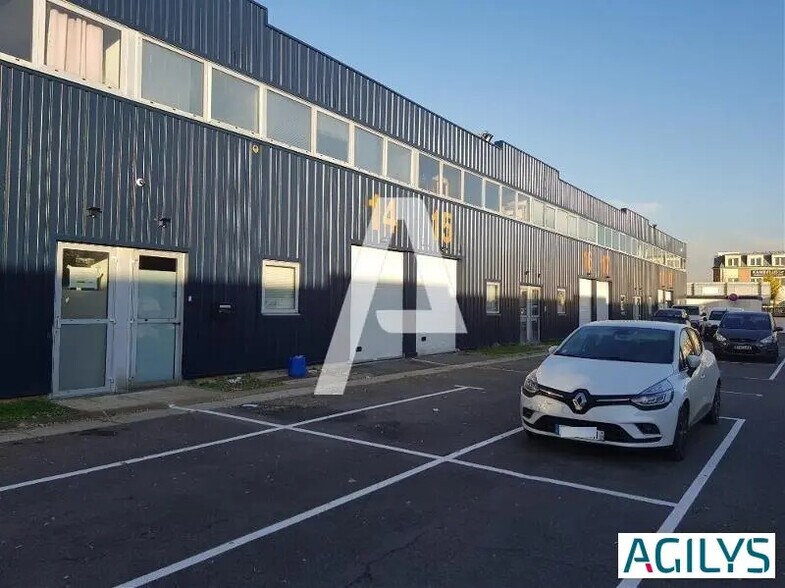 Local d’activités dans Chilly-Mazarin à louer - Photo de l’immeuble – Image 3 sur 7