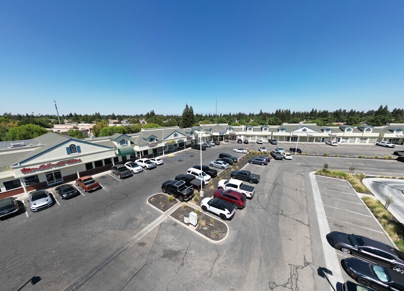 5360 W Spruce Ave, Fresno, CA à louer - Photo principale – Image 1 sur 41