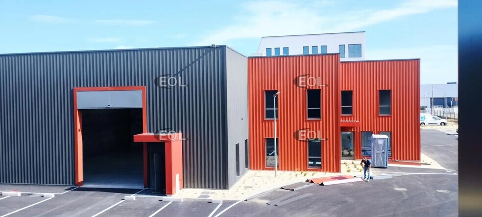 6 Rue D'Arsonval, Chassieu à louer - Photo de l’immeuble – Image 2 sur 15