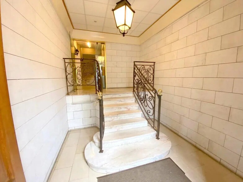 Bureau dans Saint-Germain-en-Laye à vendre - Hall d’entrée – Image 2 sur 20