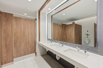 9276 Scranton Rd, San Diego, CA à louer Photo intérieure– Image 1 sur 8