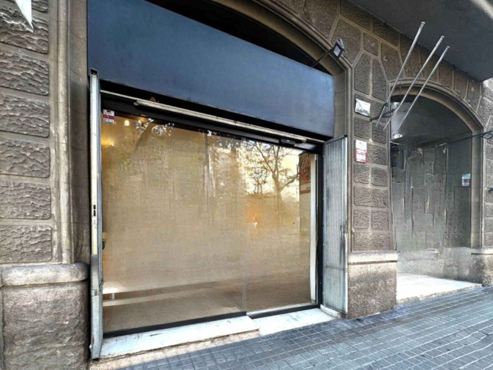 Local commercial dans Barcelone, Barcelona à louer Photo intérieure– Image 1 sur 9