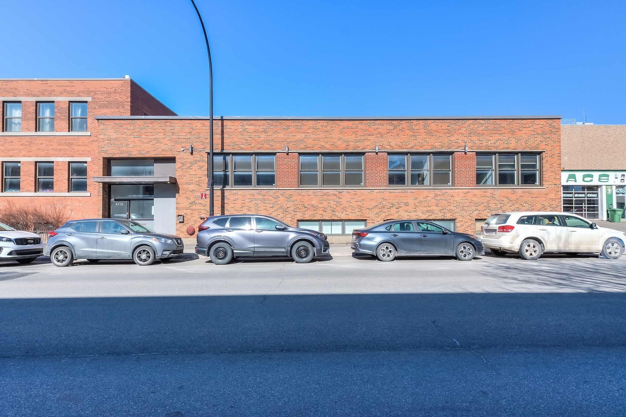 4215 Rue D'iberville, Montréal, QC à louer Photo principale– Image 1 sur 18