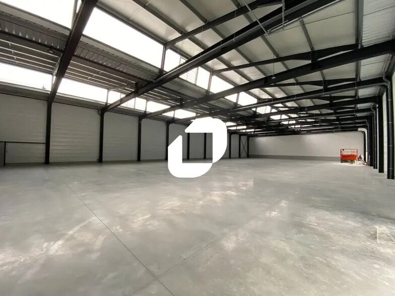 Local d’activités dans Vailhauquès à louer - Photo de l’immeuble – Image 1 sur 6