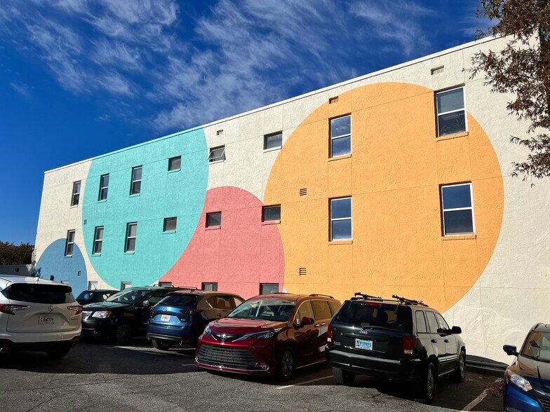 235 E Ponce de Leon Ave, Decatur, GA à louer - Photo de l’immeuble – Image 3 sur 7