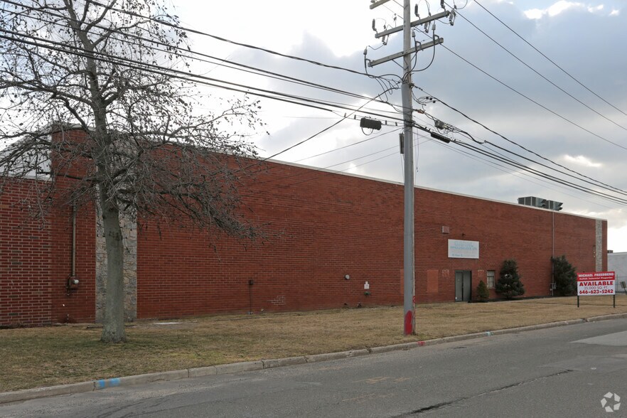 55 Kean St, West Babylon, NY à louer - Photo de l’immeuble – Image 3 sur 21