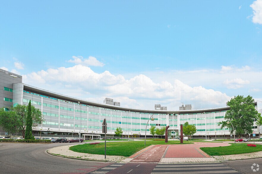 Plaza de la Encina, 10-11, Tres Cantos, Madrid à louer - Photo de l’immeuble – Image 2 sur 6