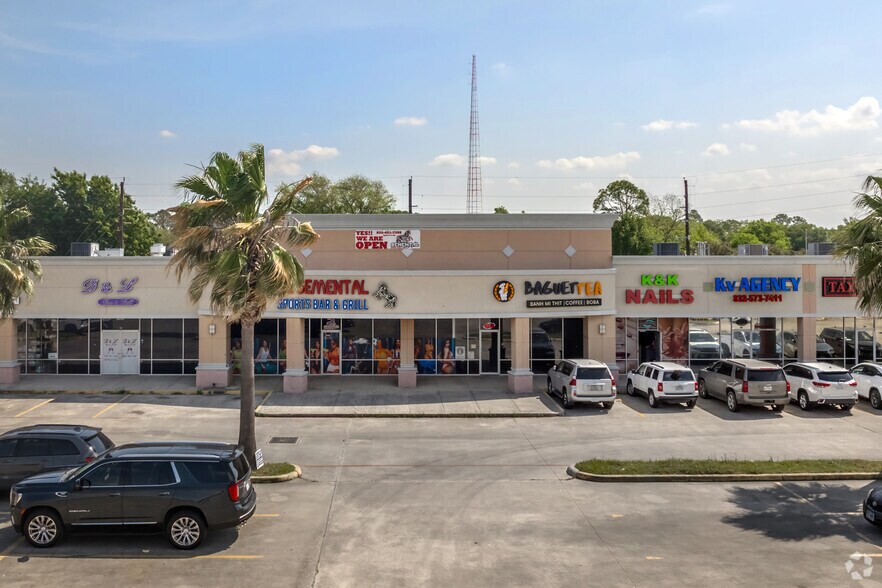 11078 Veterans Memorial Dr, Houston, TX à louer - Photo de l’immeuble – Image 3 sur 5