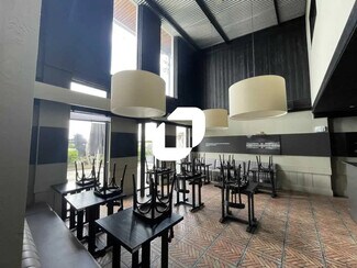 Plus de détails pour Local commercial à louer