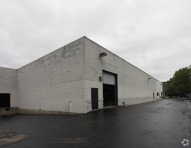18 Seaview Blvd, Port Washington, NY à louer - Photo de l’immeuble – Image 2 sur 2