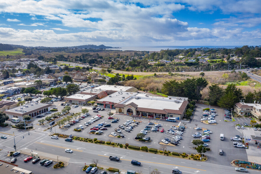 26135 Carmel Rancho Blvd, Carmel, CA à louer - Photo de l’immeuble – Image 3 sur 4