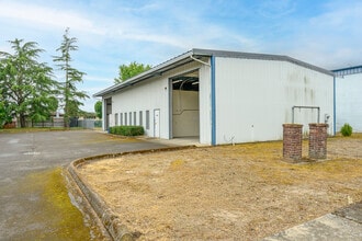 2710 E Hancock St, Newberg, OR à louer Photo de l’immeuble– Image 2 sur 29