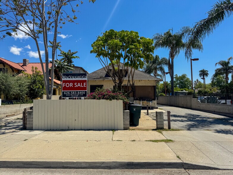 826 N Fair Oaks Ave, Pasadena, CA à vendre - Photo de l’immeuble – Image 1 sur 11