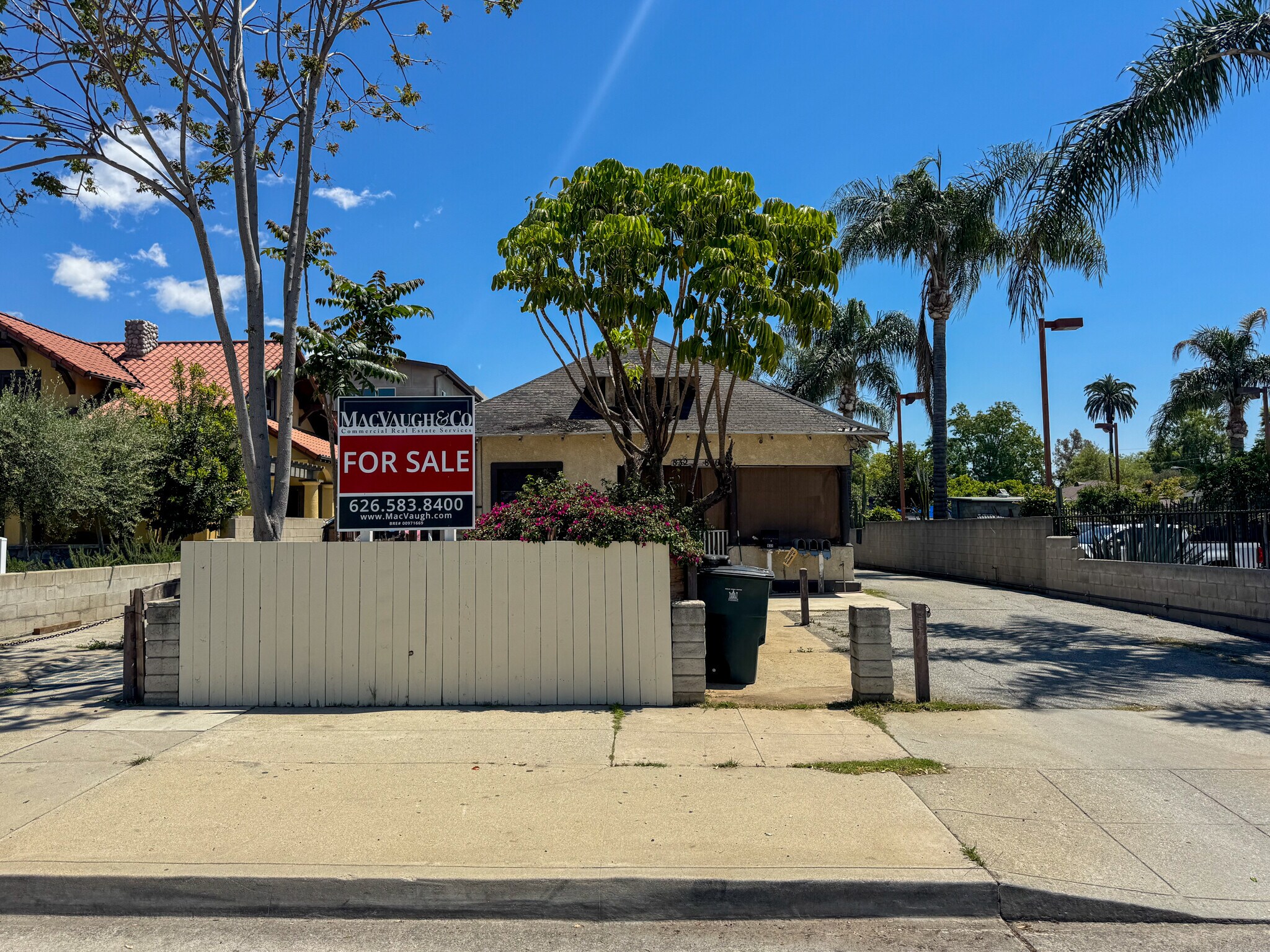 826 N Fair Oaks Ave, Pasadena, CA à vendre Photo de l’immeuble– Image 1 sur 12