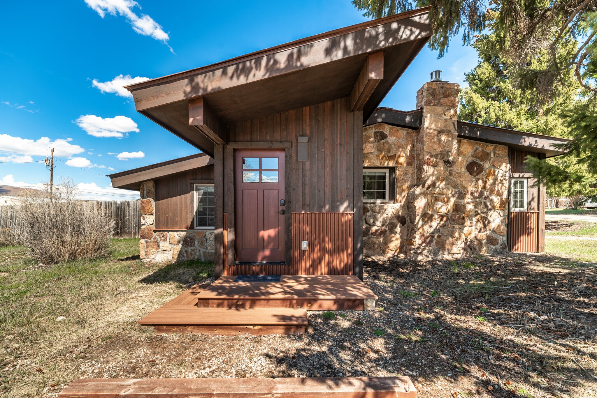 121 E Sumner Ave, Hot Sulphur Springs, CO à vendre Photo principale– Image 1 sur 21
