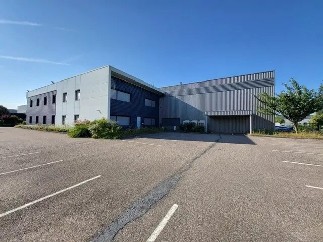 Plus de détails pour Local d'activités à louer