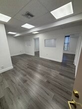 1920 E Hallandale Beach Blvd, Hallandale Beach, FL à louer Photo intérieure– Image 1 sur 4