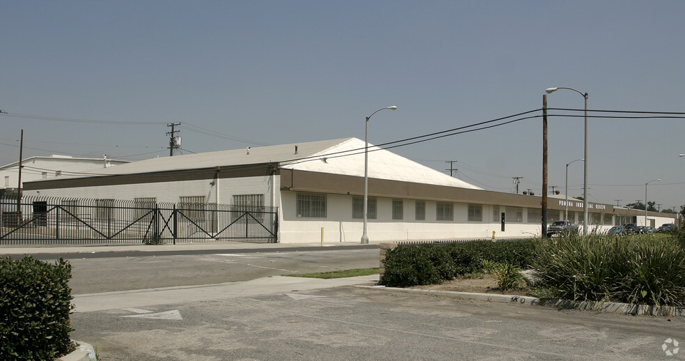 905-965 E 2nd St, Pomona, CA à louer - Photo de l’immeuble – Image 2 sur 10