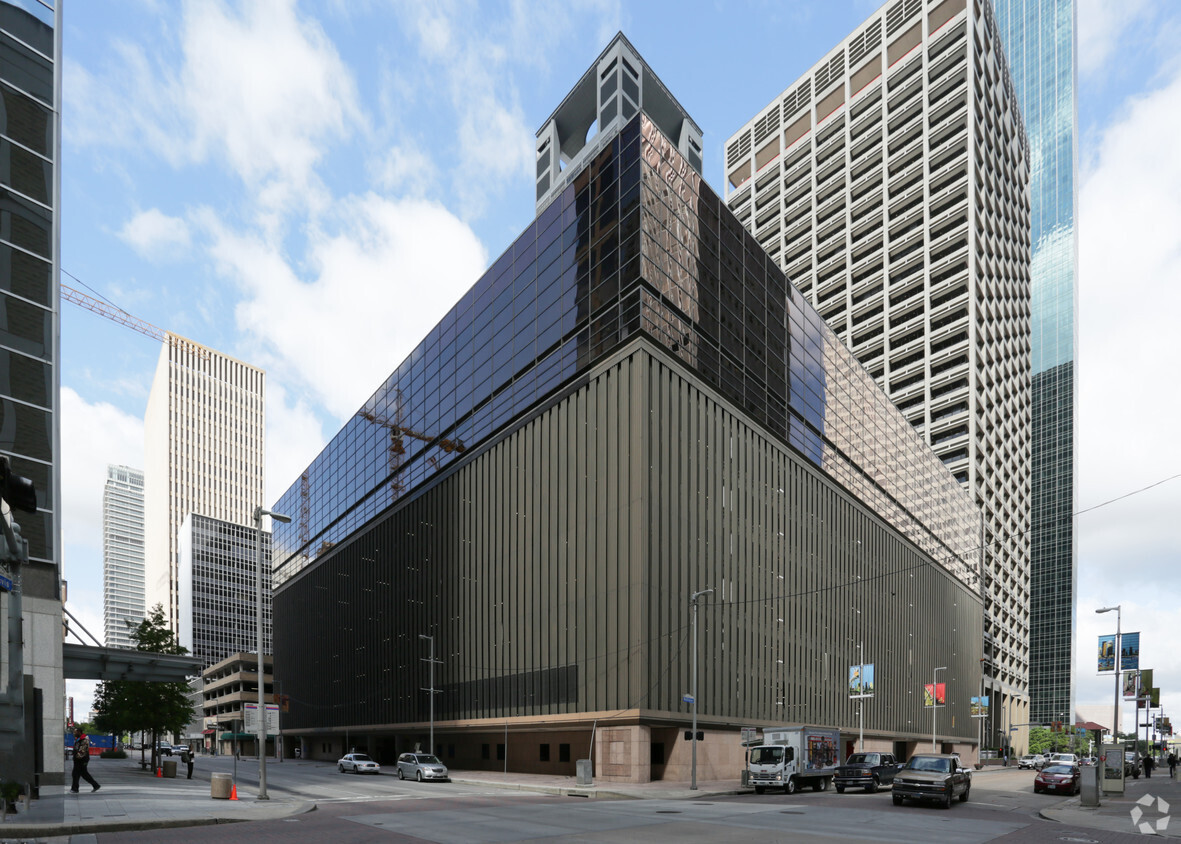 1010 Travis St, Houston, TX à louer Photo principale– Image 1 sur 2