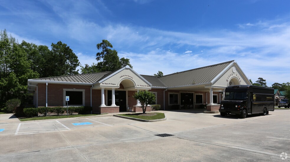 2010 S Loop 336 W, Conroe, TX à louer - Photo de l’immeuble – Image 3 sur 10