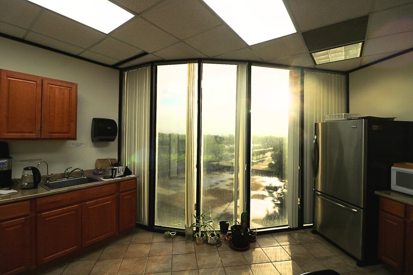 6100 Corporate Dr, Houston, TX 77036 - Lot 4-A, 4-H -  - Photo intérieure - Image 2 of 15