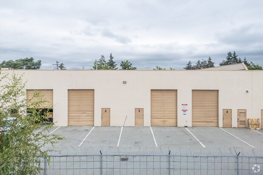 11460 Voyageur Way, Richmond, BC à louer - Photo de l’immeuble – Image 2 sur 7