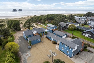 Ocean Rogue Inn, Rockaway Beach, OR - VUE AÉRIENNE  vue de carte - Image1