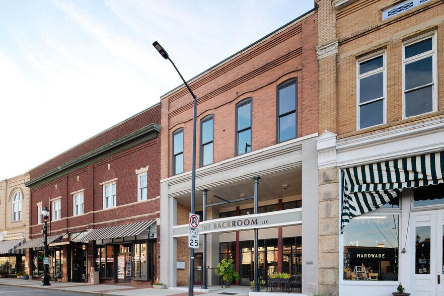 119 N Main St, Mooresville, NC à louer - Photo de l’immeuble – Image 1 sur 14