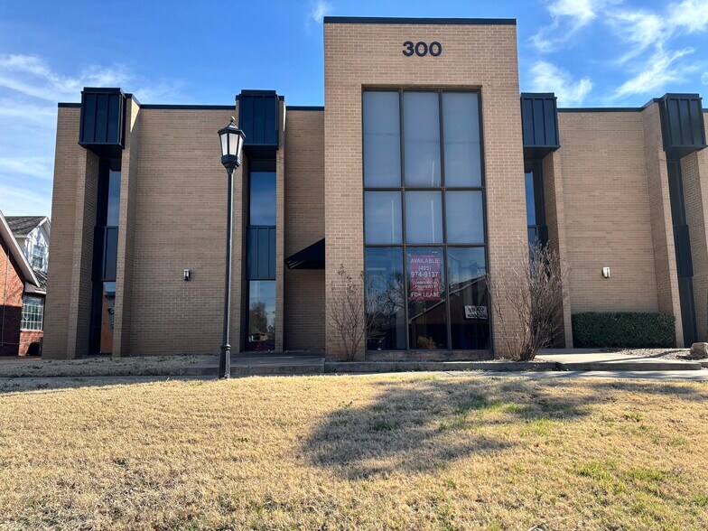 300 N Broadway, Edmond, OK à louer - Photo de l’immeuble – Image 2 sur 2