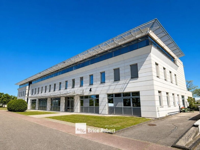 2-4 Rue Edison, Bron à louer - Photo de l’immeuble – Image 1 sur 6