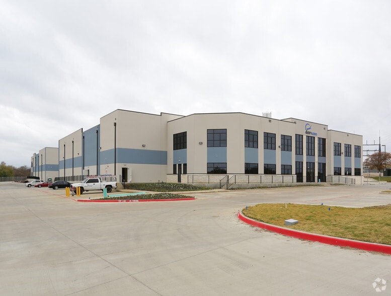 5260 Valley View Ln, Irving, TX à louer - Photo principale – Image 1 sur 16
