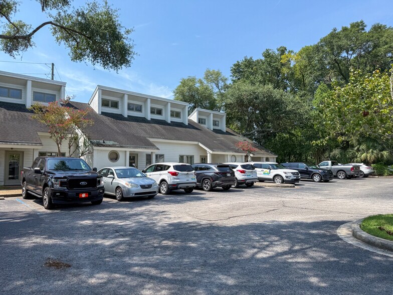102 Wappoo Creek Dr, Charleston, SC à vendre - Photo de l’immeuble – Image 2 sur 8