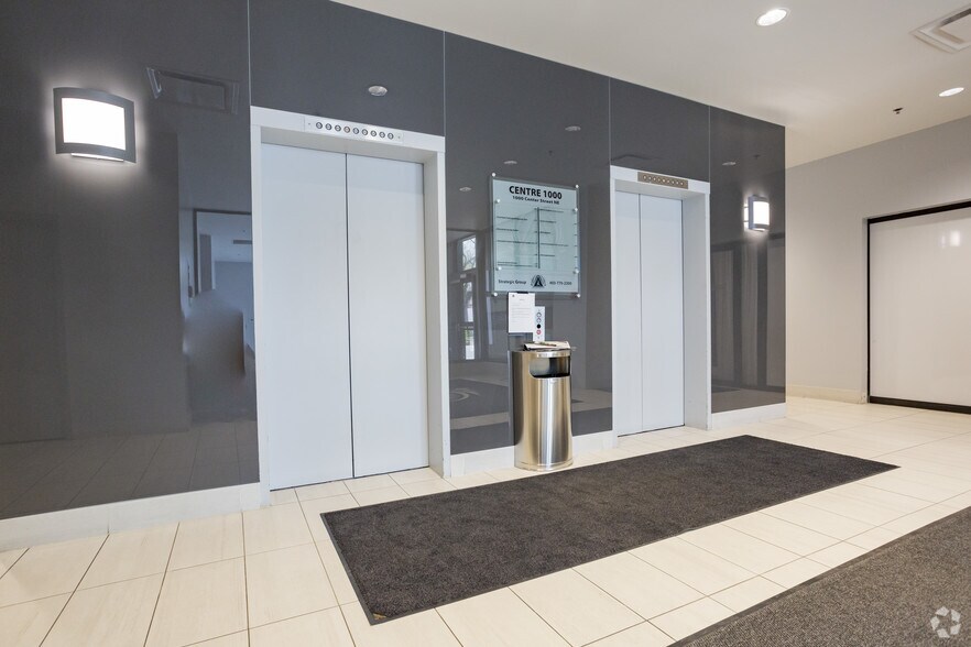 1000 Centre St NE, Calgary, AB à louer - Hall d’entrée – Image 2 sur 9