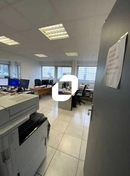 Local d’activités dans Noisy-le-Sec à louer - Photo intérieure – Image 2 sur 8