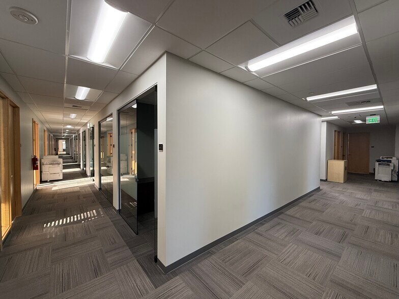 301 116th Ave SE, Bellevue, WA à louer - Hall d’entrée – Image 3 sur 18